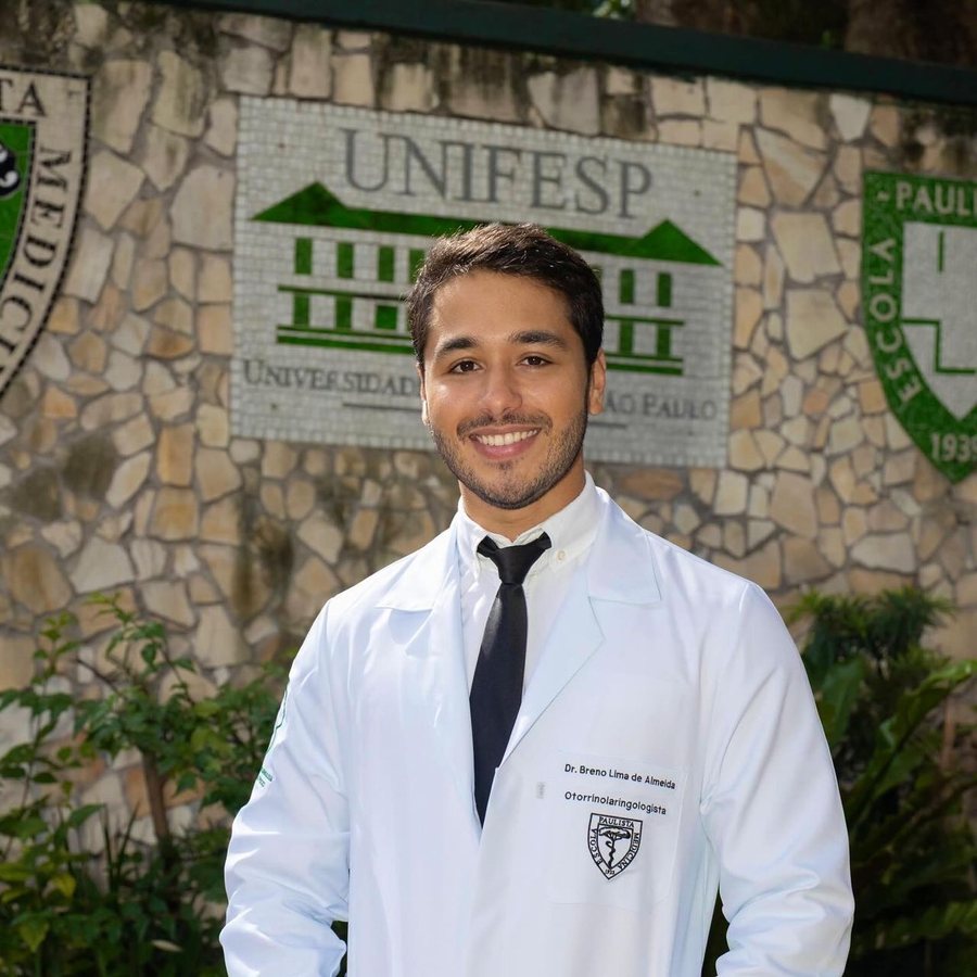 Dr. Breno Lima de Almeida, otorrinolaringologista, na Escola Paulista de Medicina da UNIFESP